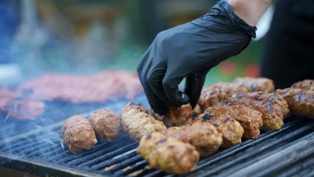 Symbolbild: Grillhandschuhe für Pelletgrill und Smoker